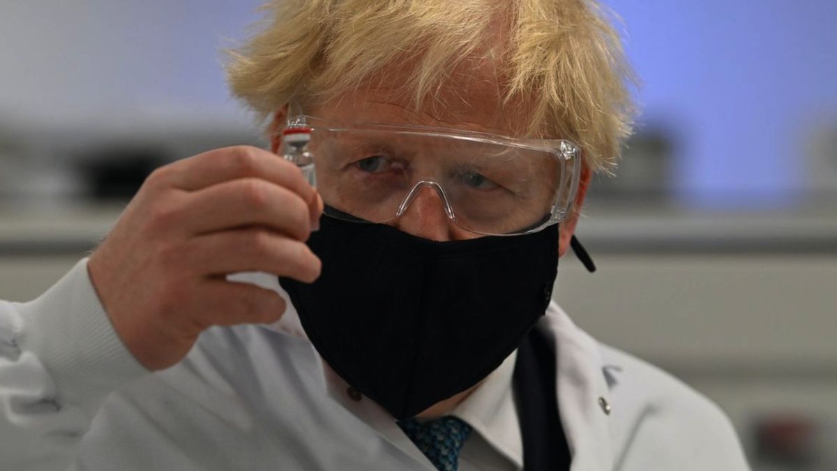 Anglií se šíří nový kmen koronaviru. Je až o 70 % nakažlivější, řekl premiér